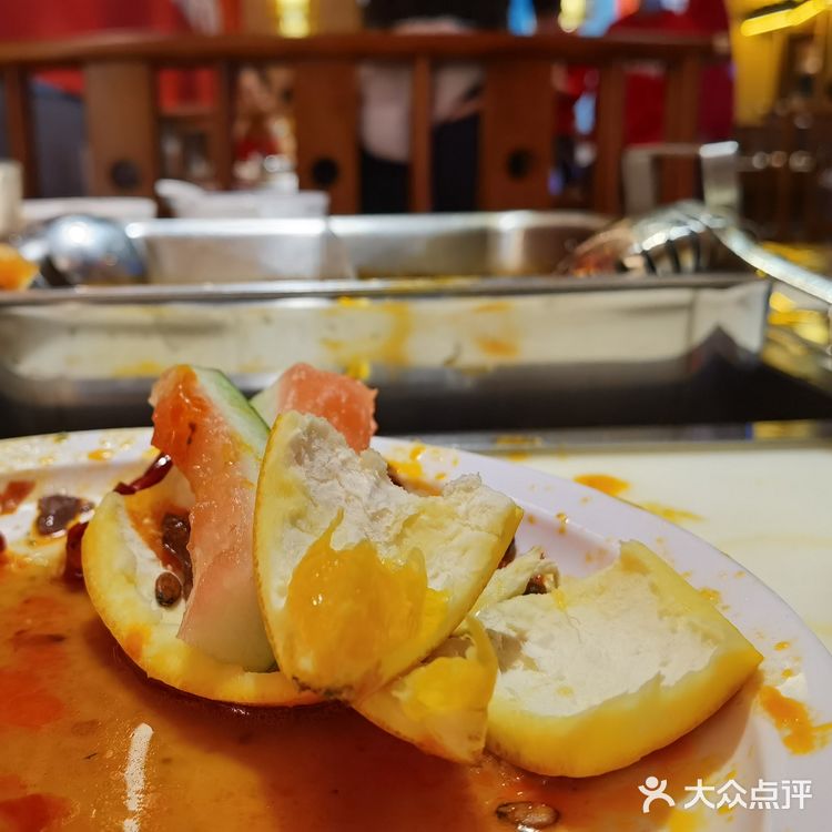 菜品我觉得还行，但是感觉锅底味道有点咸，辣锅的料有点