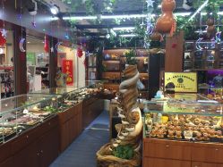 -灵彩珠宝(朗香街店)