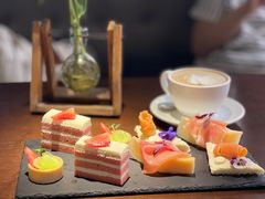 -卡普里披萨·牛扒·下午茶