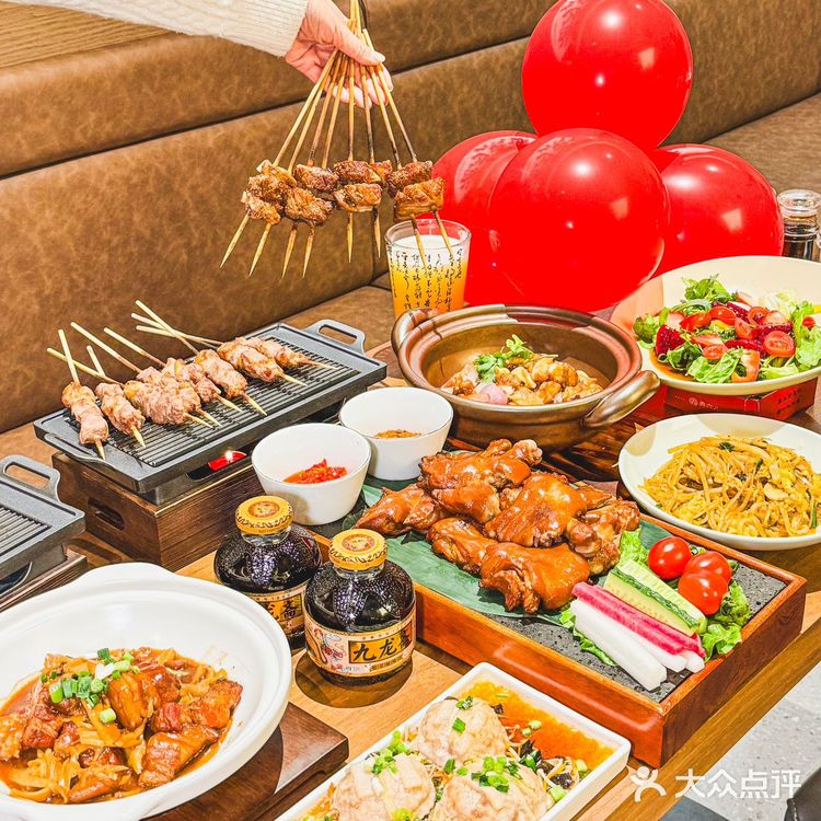 ️朝阳门新开了一家特色融合菜，中午领导请客