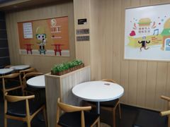 用餐区-华莱士·炸鸡汉堡(奥林花园店)
