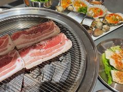 -围炉肉舍•炭烤活鳗•丹东海鲜烤肉(步行街店)