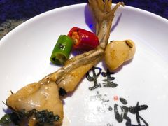 炭烧牛蛙平锅紫苏味-蘭奢雅集·江浙菜(青山江滩店)