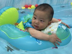 -蓝鲸奇亲子游泳俱乐部