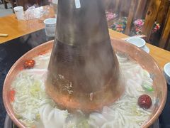 -果松木炭酸菜铜火锅·外婆参鸡汤