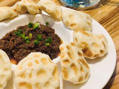 鲅鱼酱配石头饼-聚缘堂·海鲜私房菜(松岭路店)