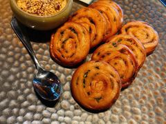 榛果焦糖鹅肝酱拌葱油饼-杭州西子湖四季酒店·金沙厅