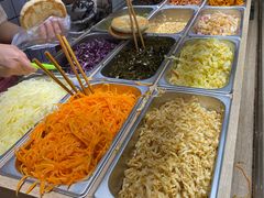 自助取餐区-三兄弟高炉烧饼