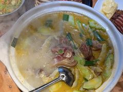 -帅巴人舅母子腊蹄民俗村
