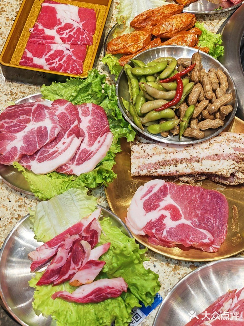 又挖掘到一家敲棒的韩式自助烤肉，成都排队王