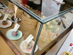 面包甜点陈列柜-佬泰丰斋· 乌镇茶食餐厅