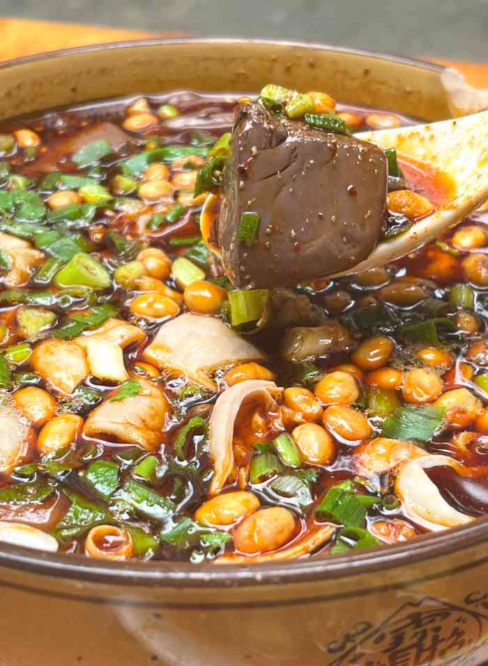 大口巴肥肠血旺(长春西路店)-"肥肠血旺和耙耙菜都是大邑特色,每次来