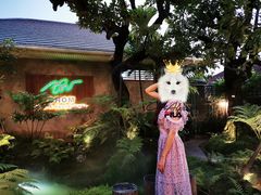 -Chom Cafe and Restaurant