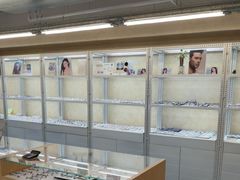 -无奔眼镜·蔡司·依视路授权店(朝阳大悦城店)