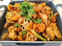 招牌悦蓉牛蛙干锅-精悦蓉(松江万达广场店)