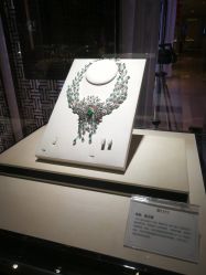 -北京七彩云南翡翠珠宝旗舰店(月坛店)