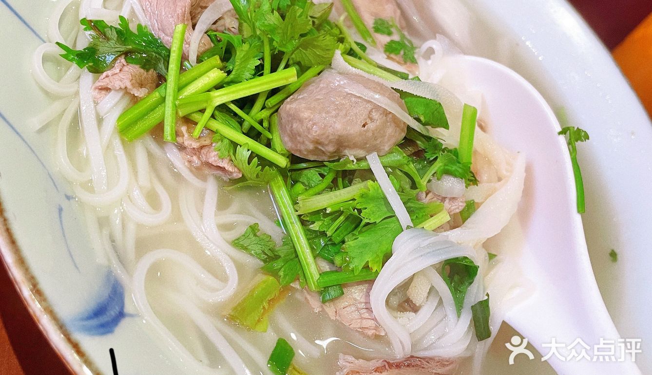 越南菜YYDS[胜利]边吃边看陆家嘴夜景太棒了[呲牙]