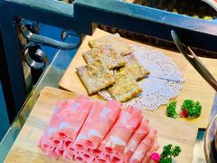L云南鲜花饼-慢丽江·云南野生菌土鸡锅(付家庄店)