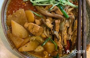 Small Bowl Tipping Noodles
