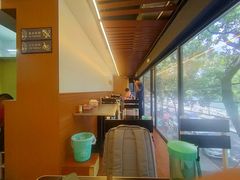 靠窗位-潮镇老尾牛杂(环城西路店)