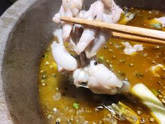 超大个头的牛蛙-石锅苗苗鱼(武汉首店)