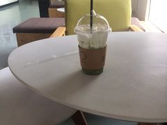 靠窗位-木及咖啡