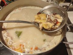 -尚尚仙·酸汤猪手·猪肚鸡火锅(华联万柳购物中心店)