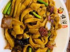 顺溜过油肉炒面-顺溜·手工刀削面·黑金店(铜锣湾店)