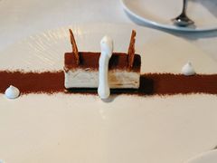 提拉米苏配杏仁脆片-Ponte 意大利餐厅