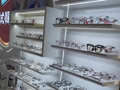 -美式眼镜·授权蔡司.依视路.尼康.豪雅.明月(南翔印象城店)