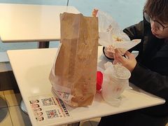 -麦当劳(汉口火车站候车室店)