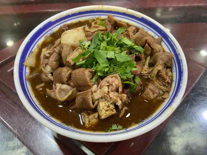 缸瓦市卤煮火烧-"在公司边上 距离很近 特意来拔草 店面很.