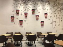 等位区-Tims天好咖啡·贝果(渝中来福士店)