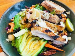 鸡肉牛油果沙拉-The Diner X餐厅(青岛万象城店)