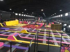 -嘿哟动霸CHUA·新潮玩运动娱乐中心·蹦床滑冰团建乐园