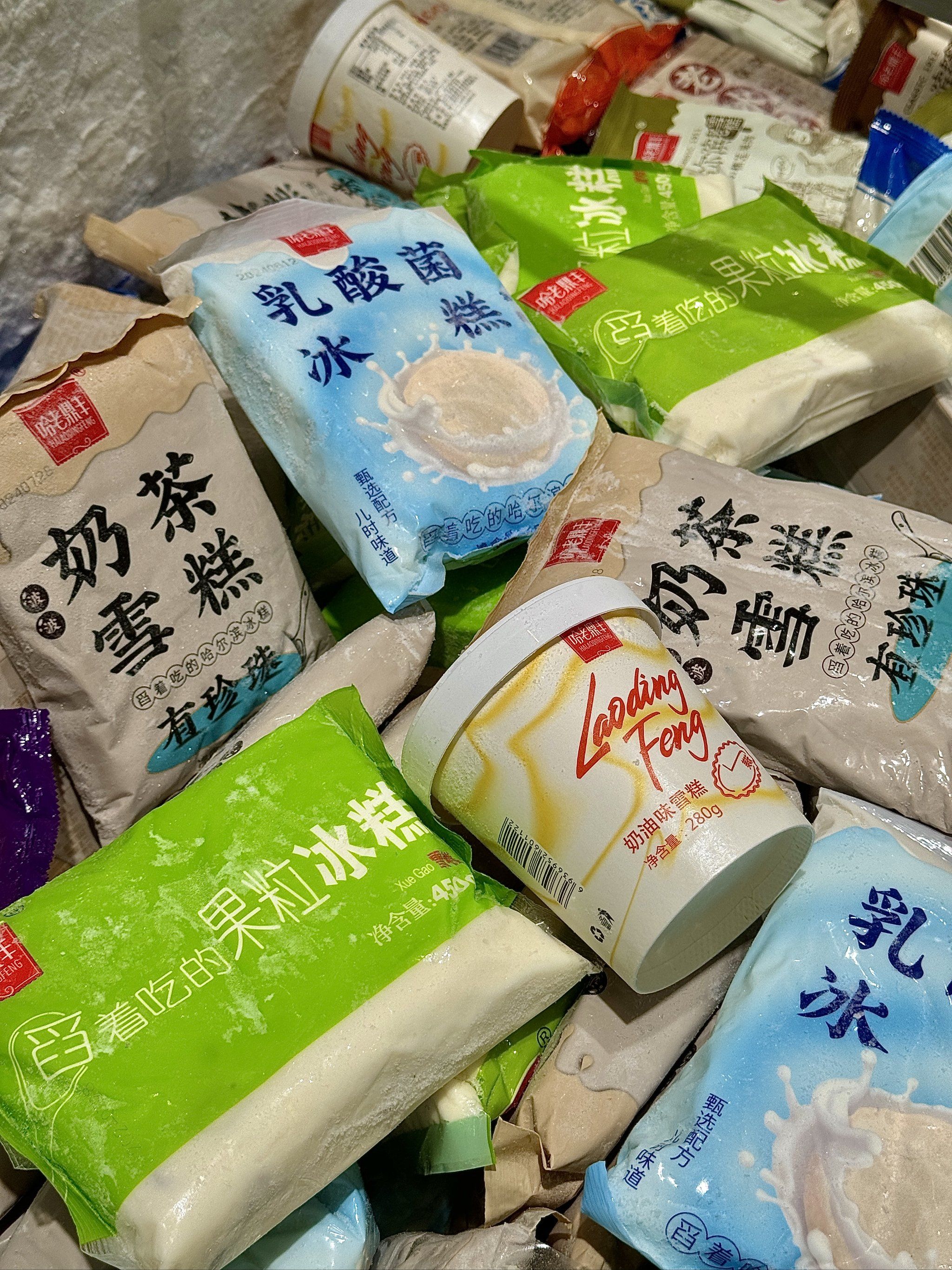 长白糕呀,绿豆糕啥的
还有一直都爱吃的奶油冰棍,麻酱冰棍
朗姆酒