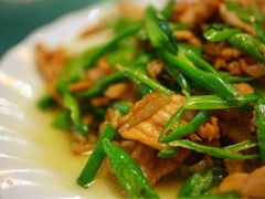 尖椒炒肉-瑞丰园庭院餐厅·白族传统家常菜