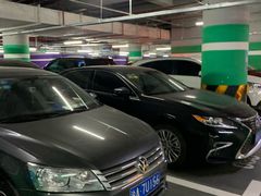 -白玉兰广场停车场