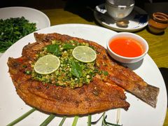 香茅草烤鲈鱼-一坐一忘云南菜(卓悦中心)