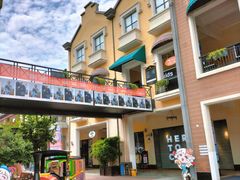 -王府井奥莱临潼小镇(临潼店)