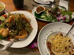 -Chom Cafe and Restaurant