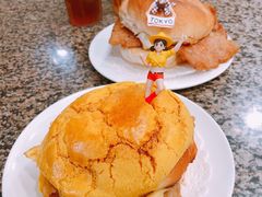 菠萝芝士猪扒蛋包-新鸿发咖啡美食