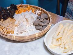 -尚尚仙·酸汤猪手·猪肚鸡火锅(华联万柳购物中心店)