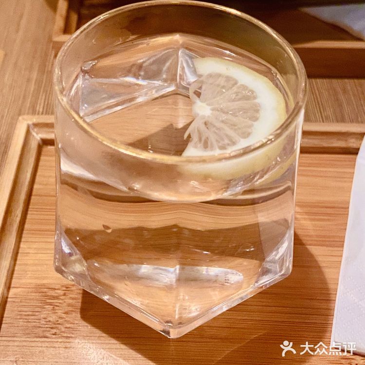 成都探店/一个和无脸男约会的地方