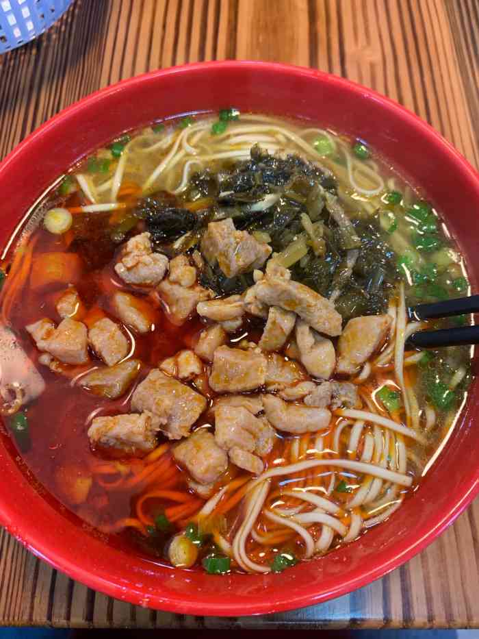 点了大肠面外加一块走油肉 面味道不错分量又足 6元一块走油肉很大一