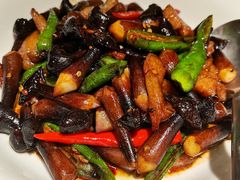 黑枞菌嫩椒炒黑豚肉-飶香居(省博物馆店)