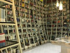 -钟书阁(松江泰晤士小镇店)