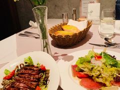 烟薰鸭肉沙拉-戈雅法餐厅(世界城广场店)