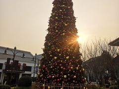 -奕欧来上海购物村停车场