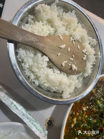 「三妹饭店(迎春路一段店)」环境真没啥，就是干净的苍